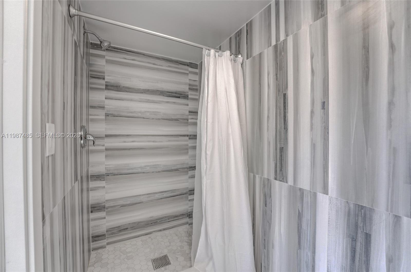 MIAMI LAKES - LAKE SANDRA - Residential Lease