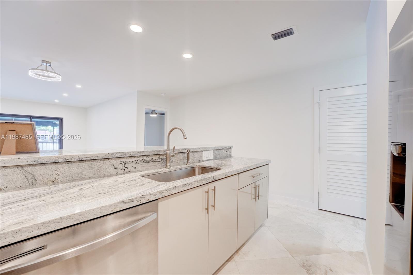 MIAMI LAKES - LAKE SANDRA - Residential Lease