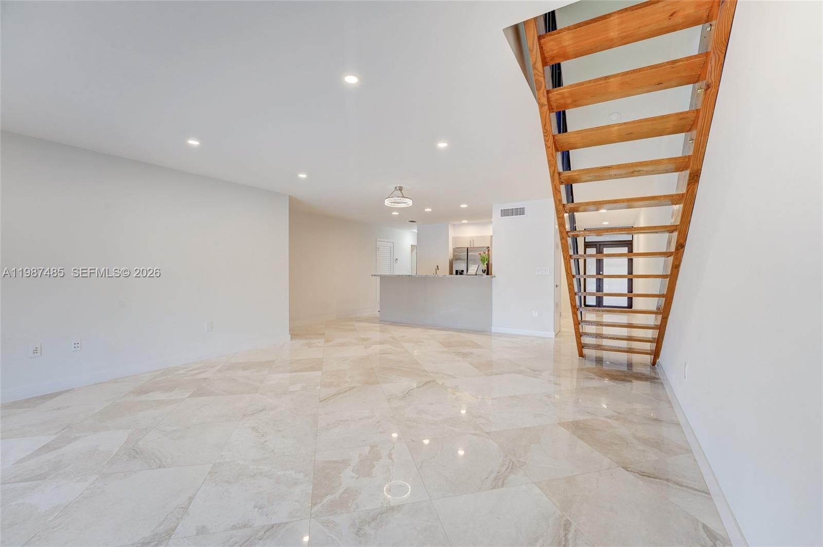 MIAMI LAKES - LAKE SANDRA - Residential Lease