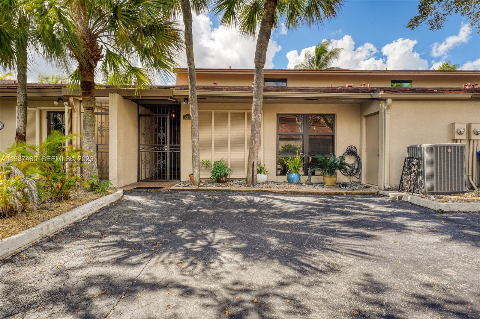 MIAMI LAKES - LAKE SANDRA - Residential Lease