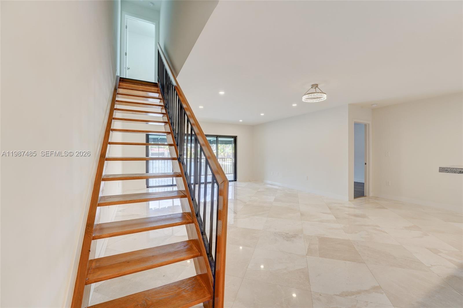 MIAMI LAKES - LAKE SANDRA - Residential Lease