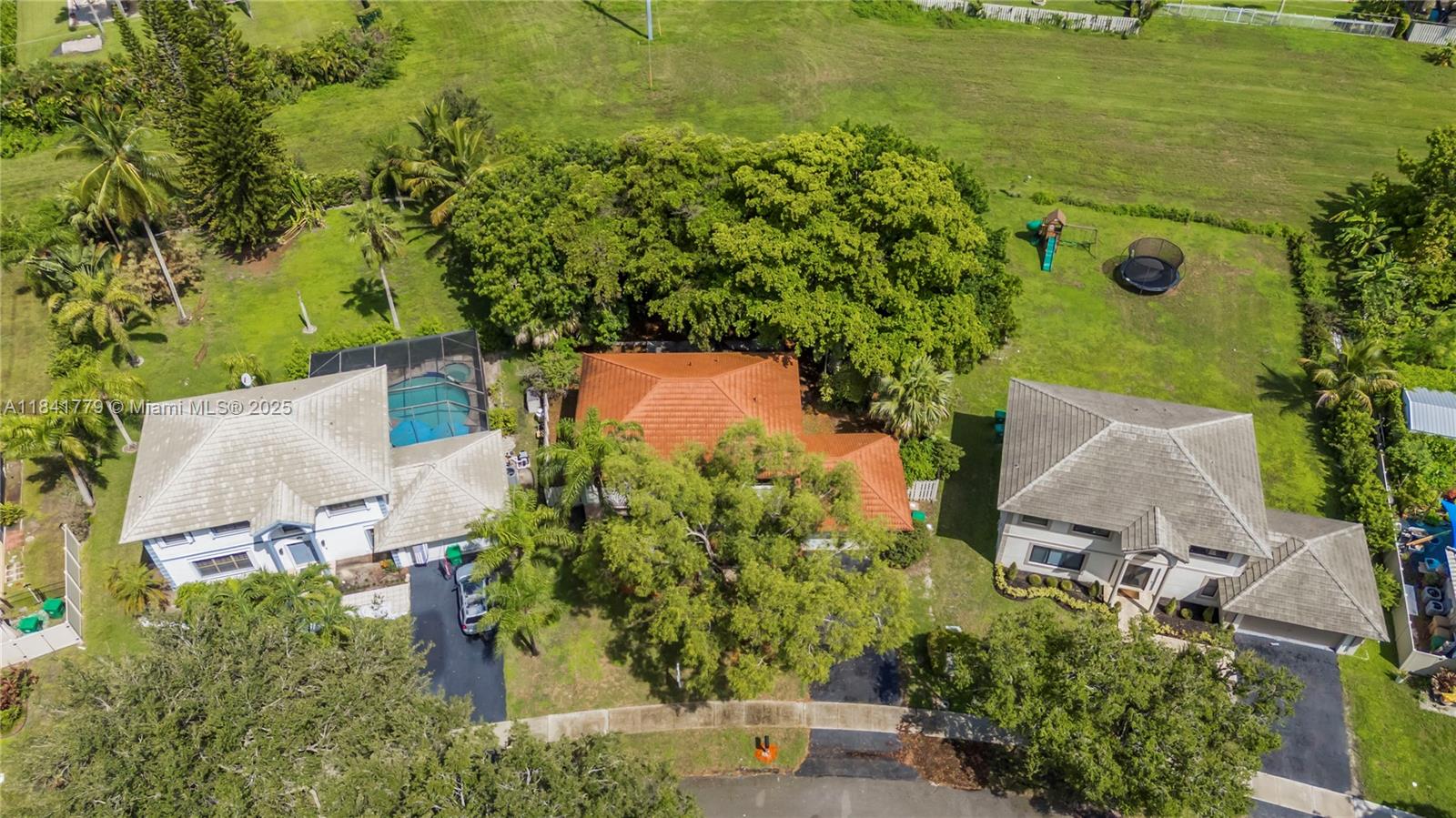 840 Greenbriar Ave