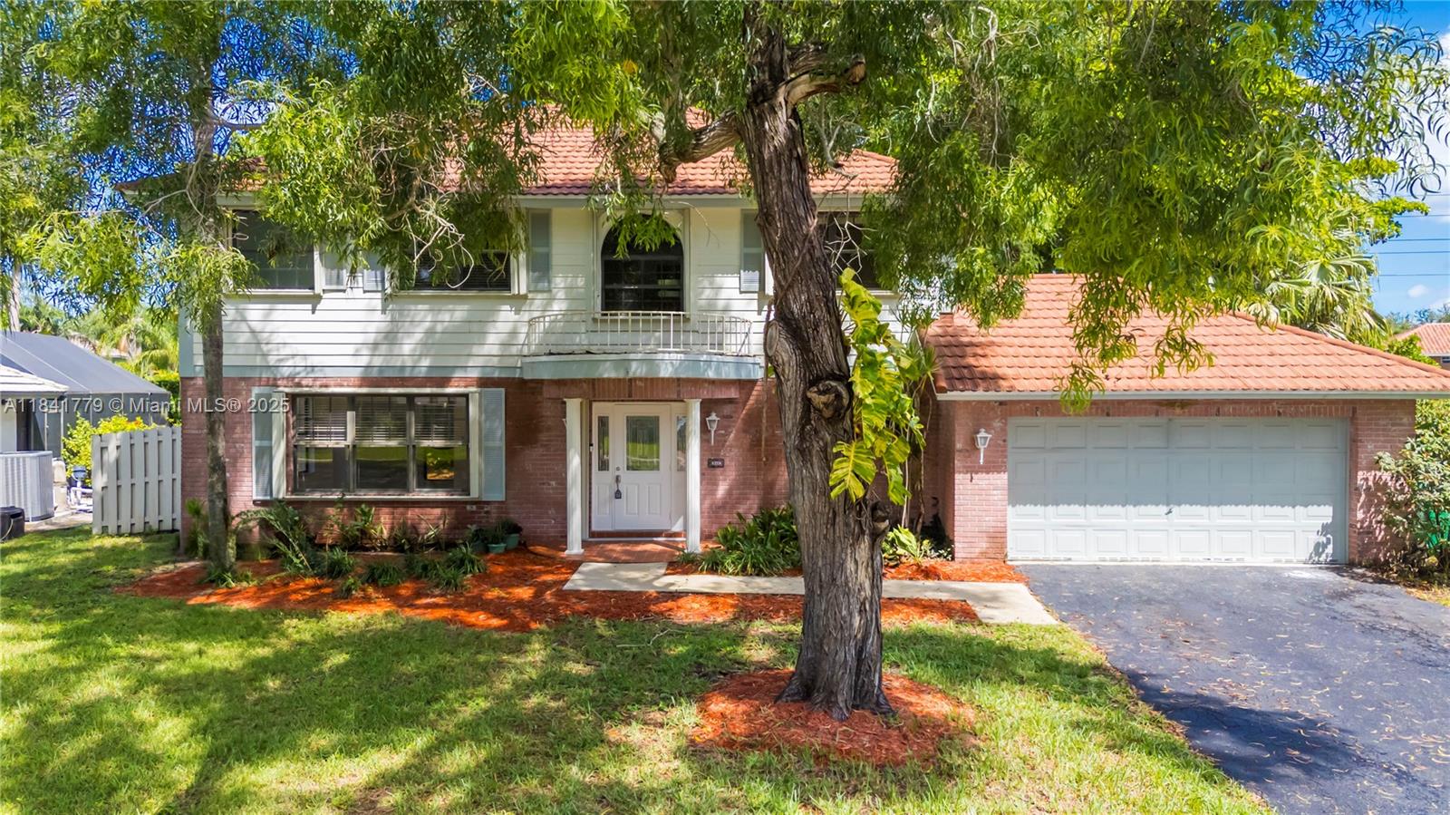 840 Greenbriar Ave