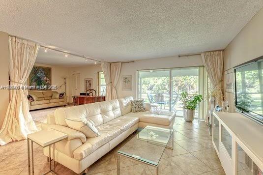 LAS VISTAS M IN INVERRARY - Residential