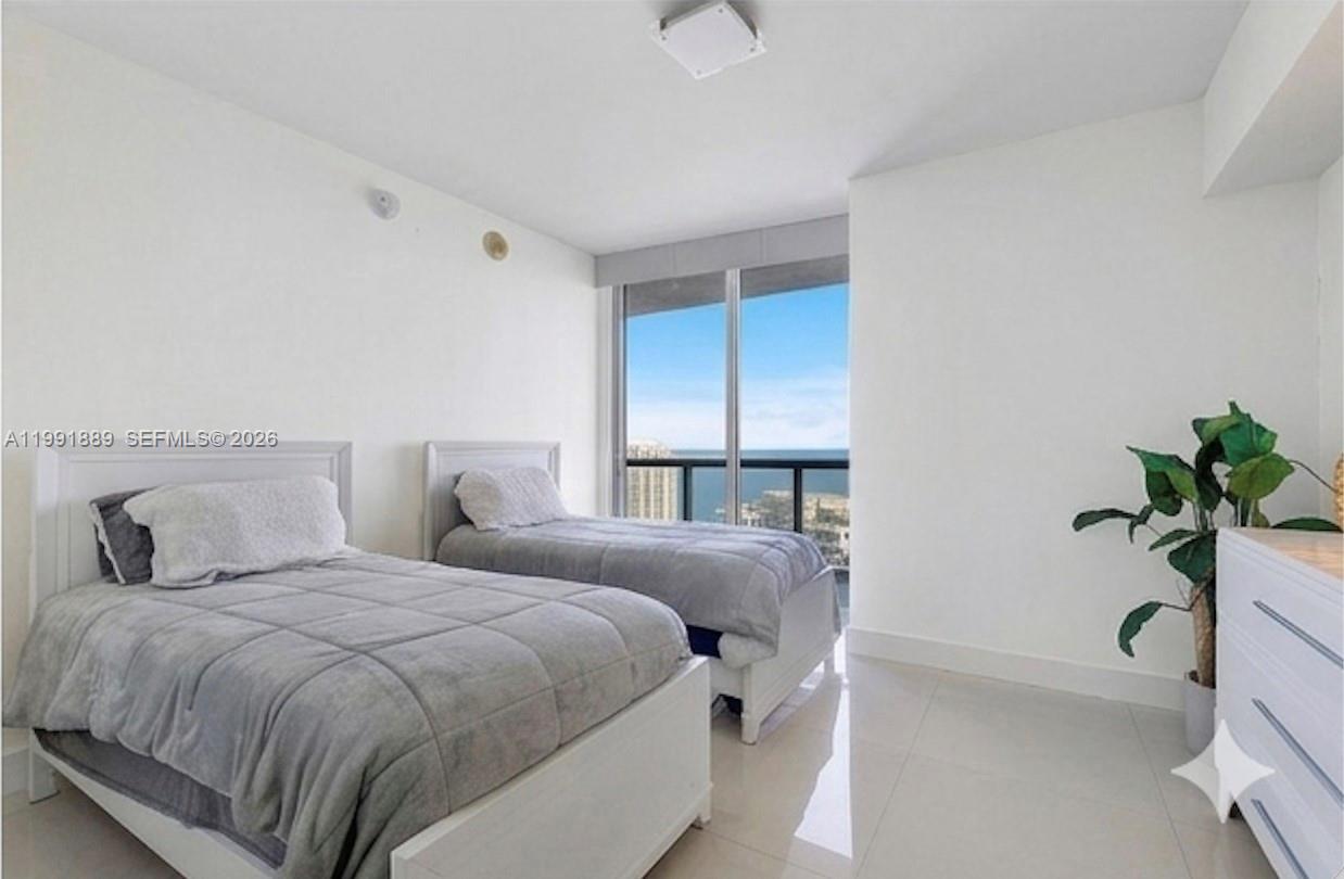 ICONBRICKELL CONDO NO 1 - Residential