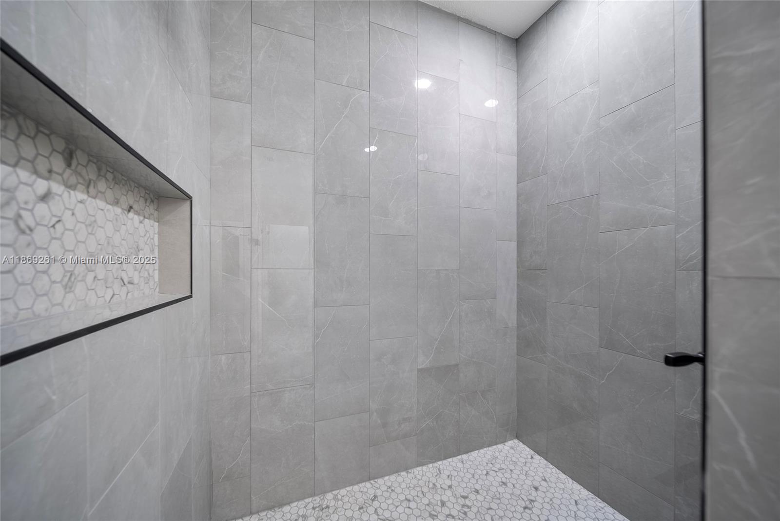 SUN N LAKE EST OF SEBRING - Residential