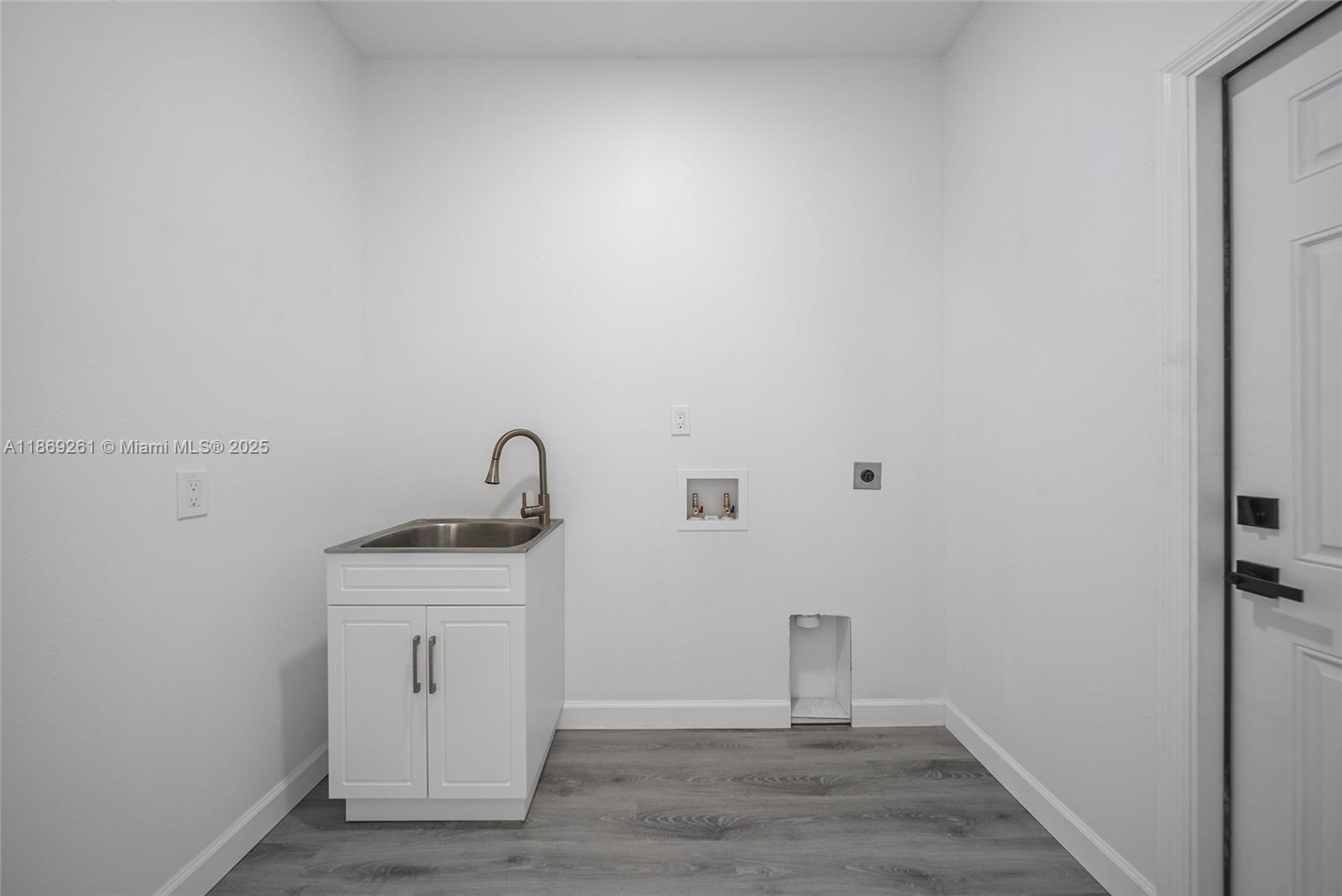 SUN N LAKE EST OF SEBRING - Residential