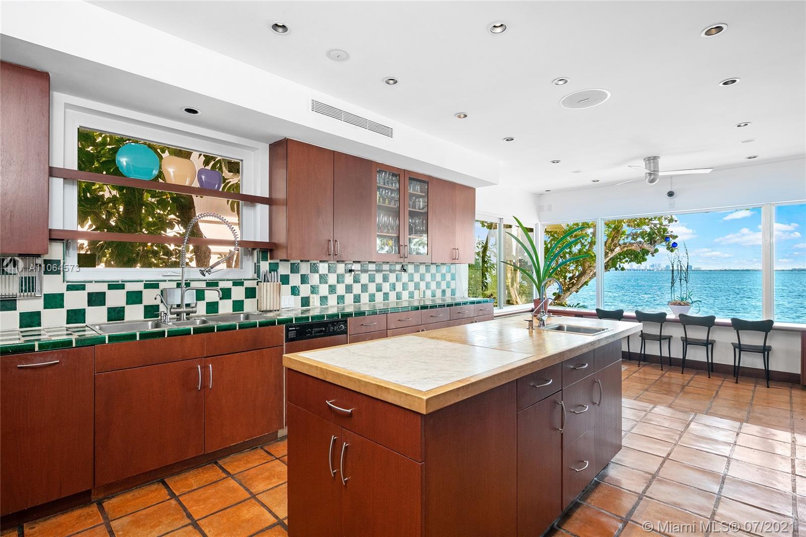 NORTH BAY ISLAND - Residential