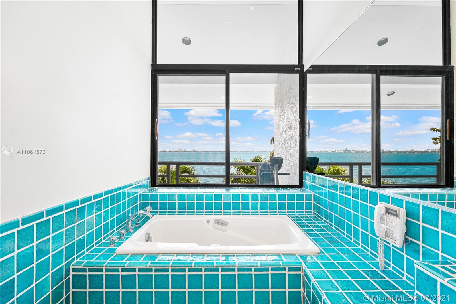 NORTH BAY ISLAND - Residential