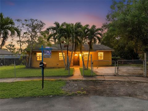 1664 SW 2nd Ct Homestead FL 33030