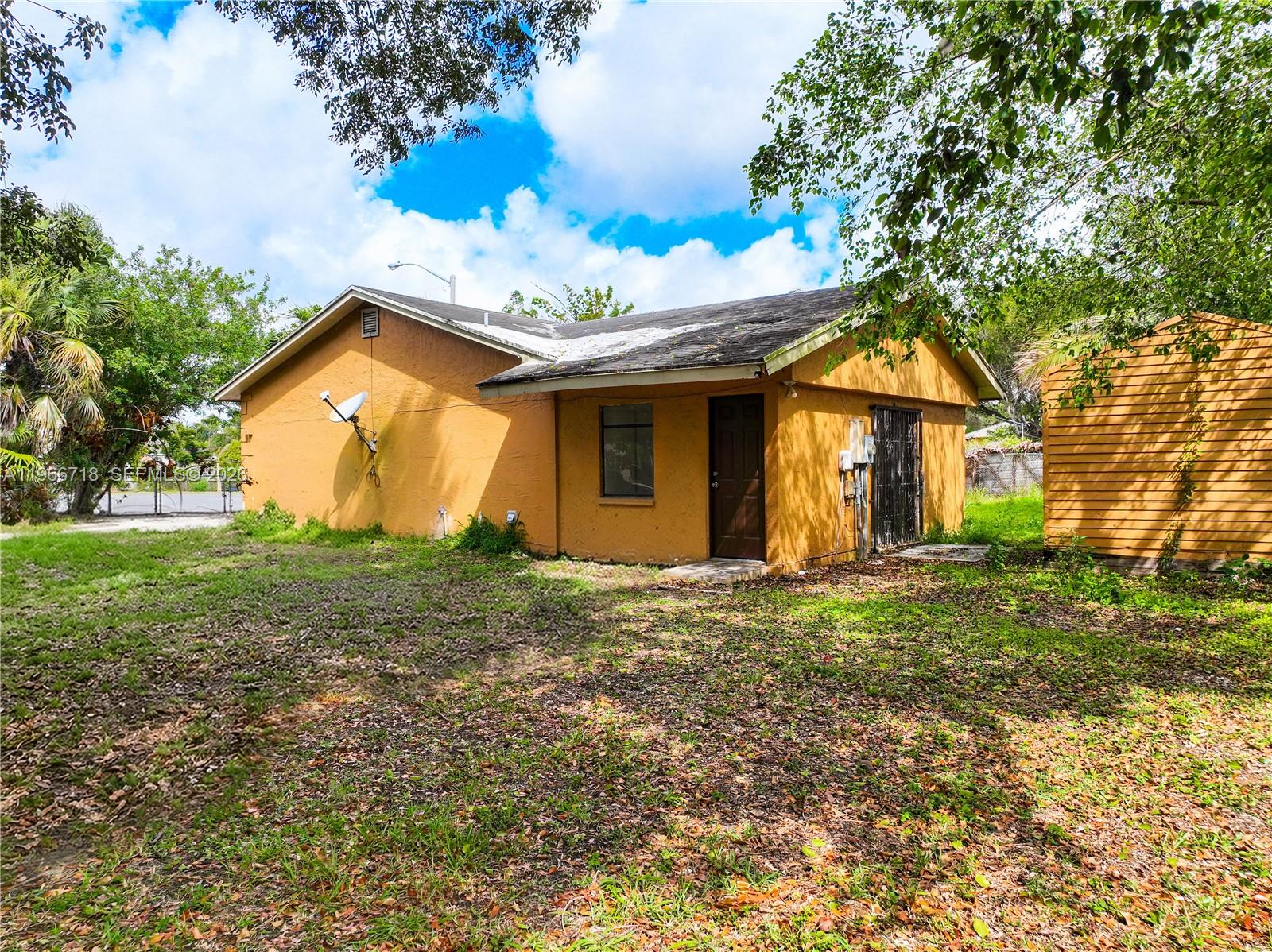 AVOCADO VILLAS - Residential