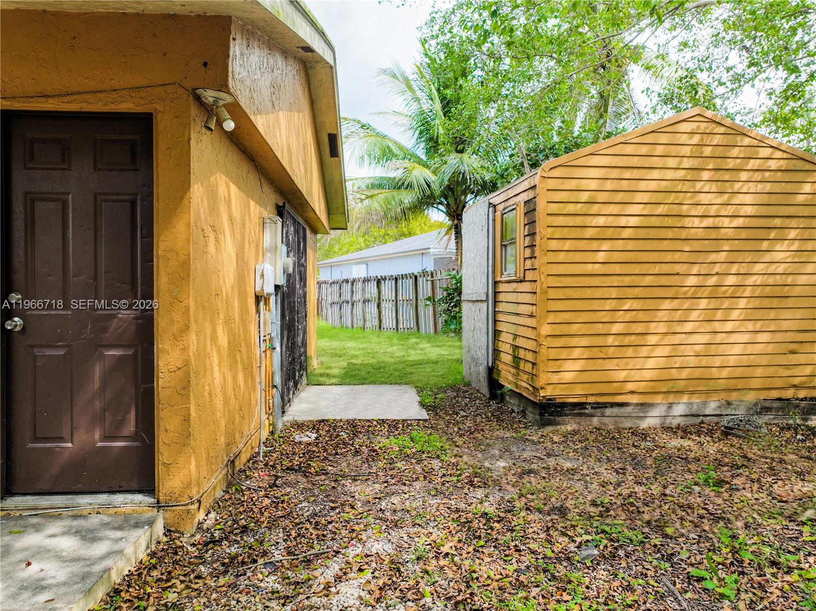 AVOCADO VILLAS - Residential