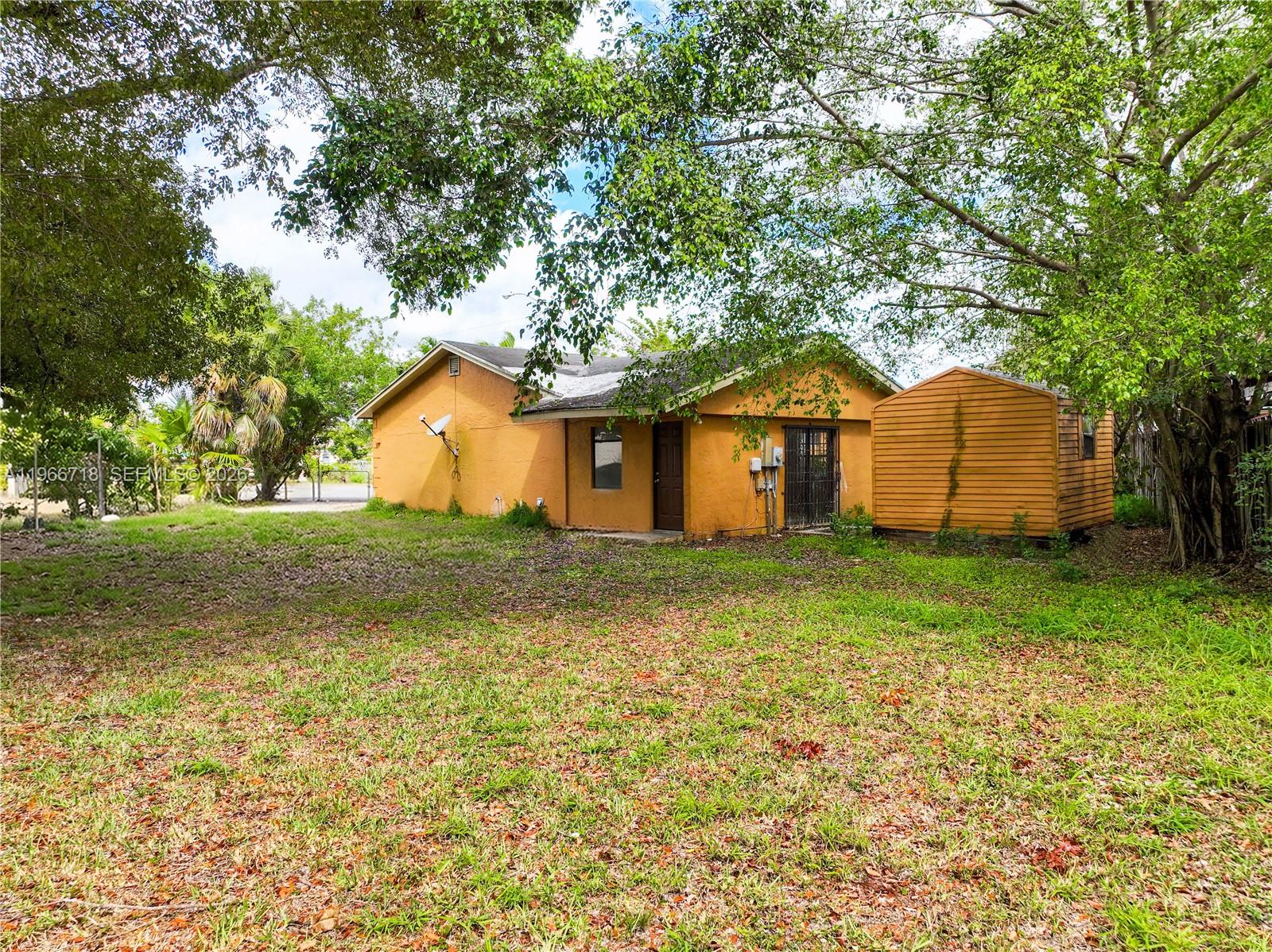 AVOCADO VILLAS - Residential