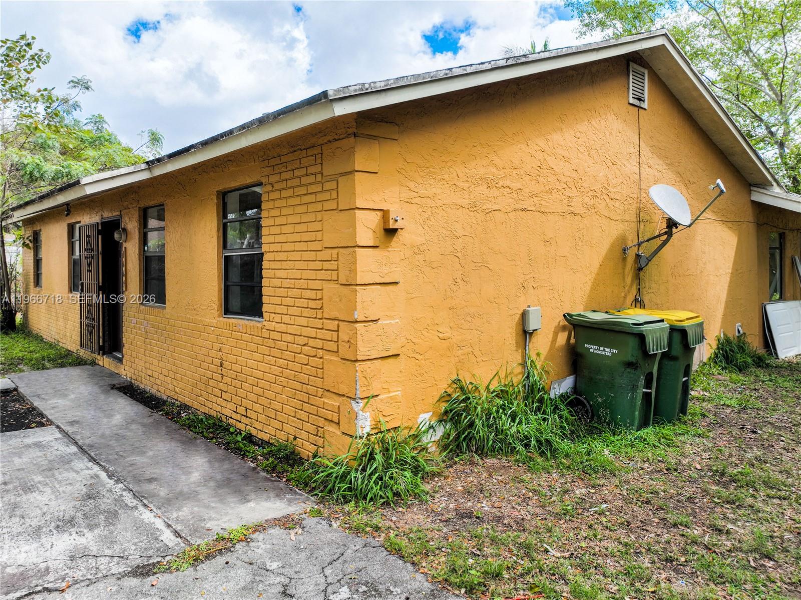 AVOCADO VILLAS - Residential