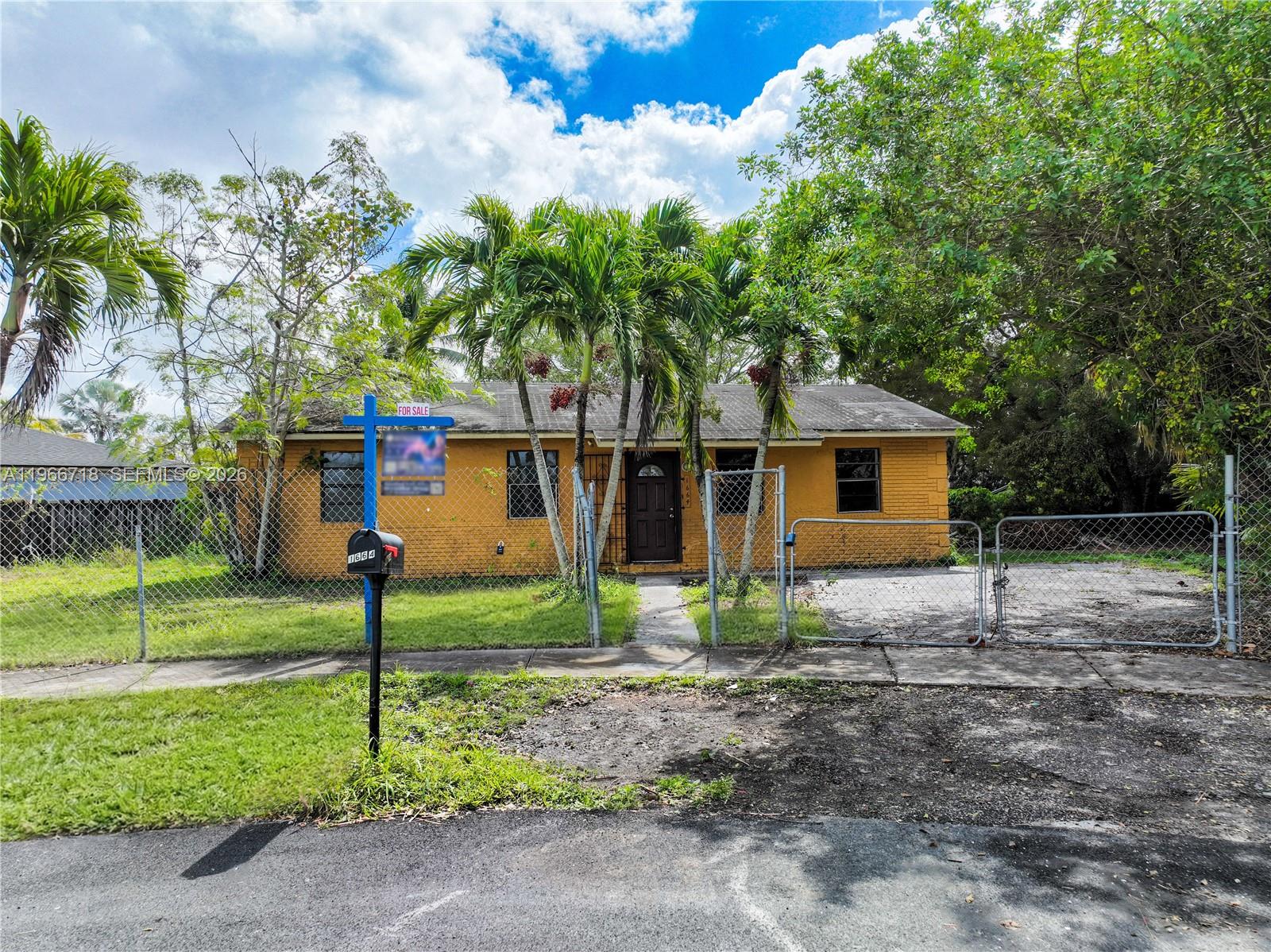 AVOCADO VILLAS - Residential