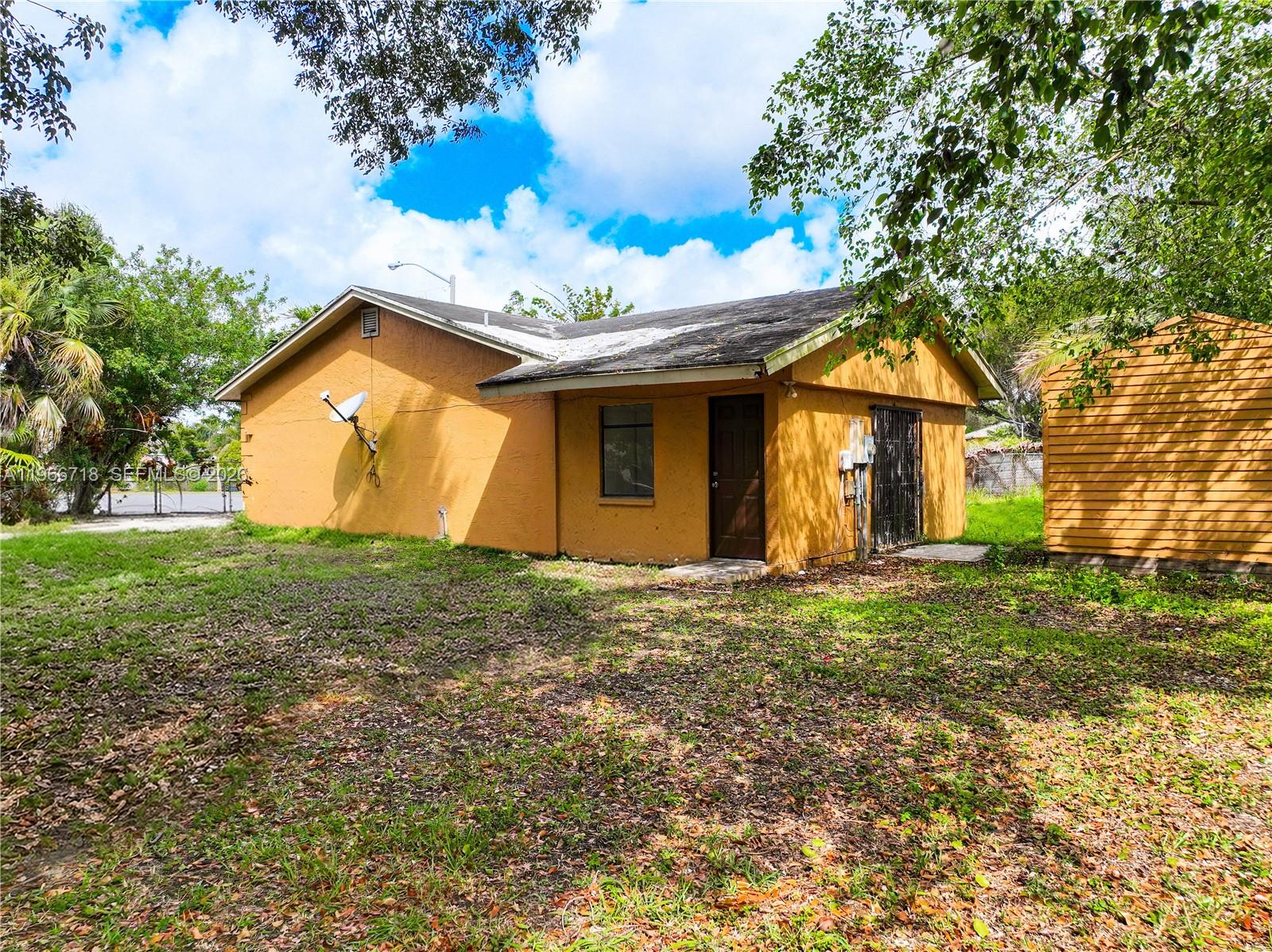 AVOCADO VILLAS - Residential