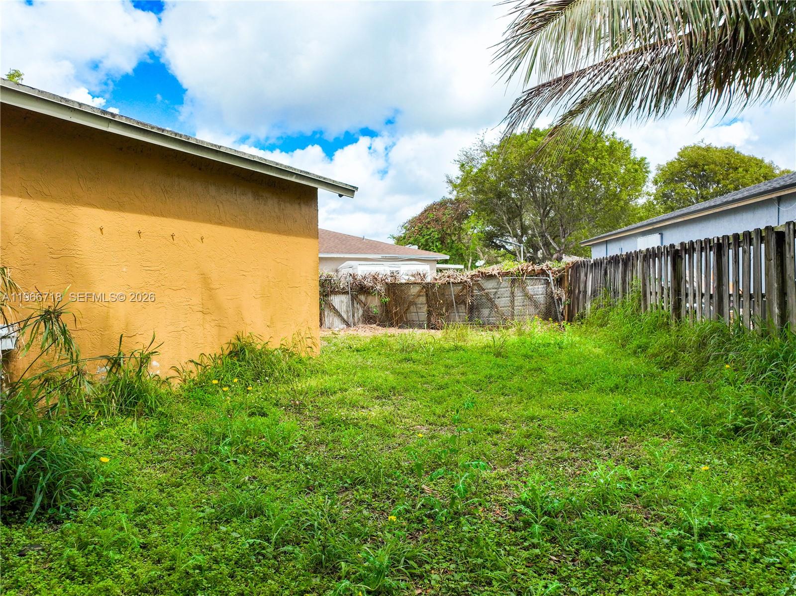 AVOCADO VILLAS - Residential