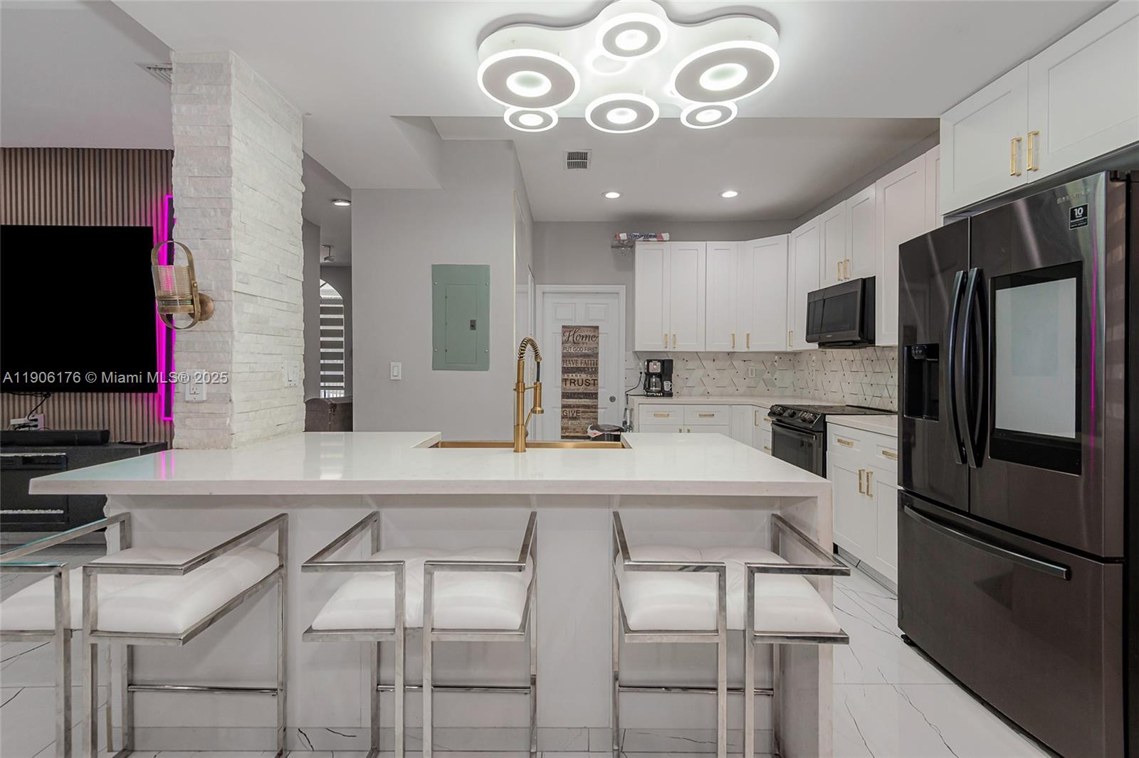 GARDEN CITY - Residential