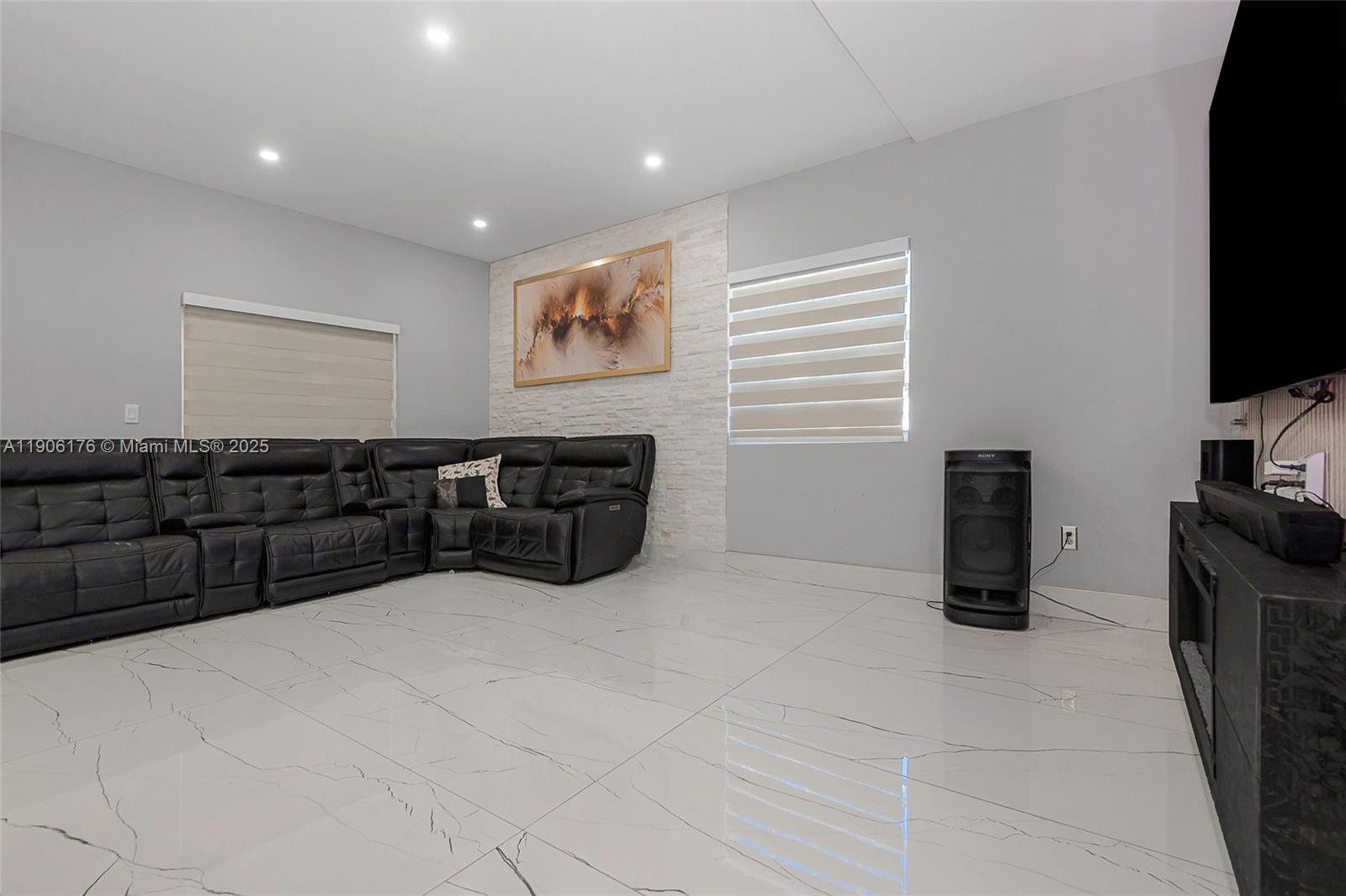 GARDEN CITY - Residential