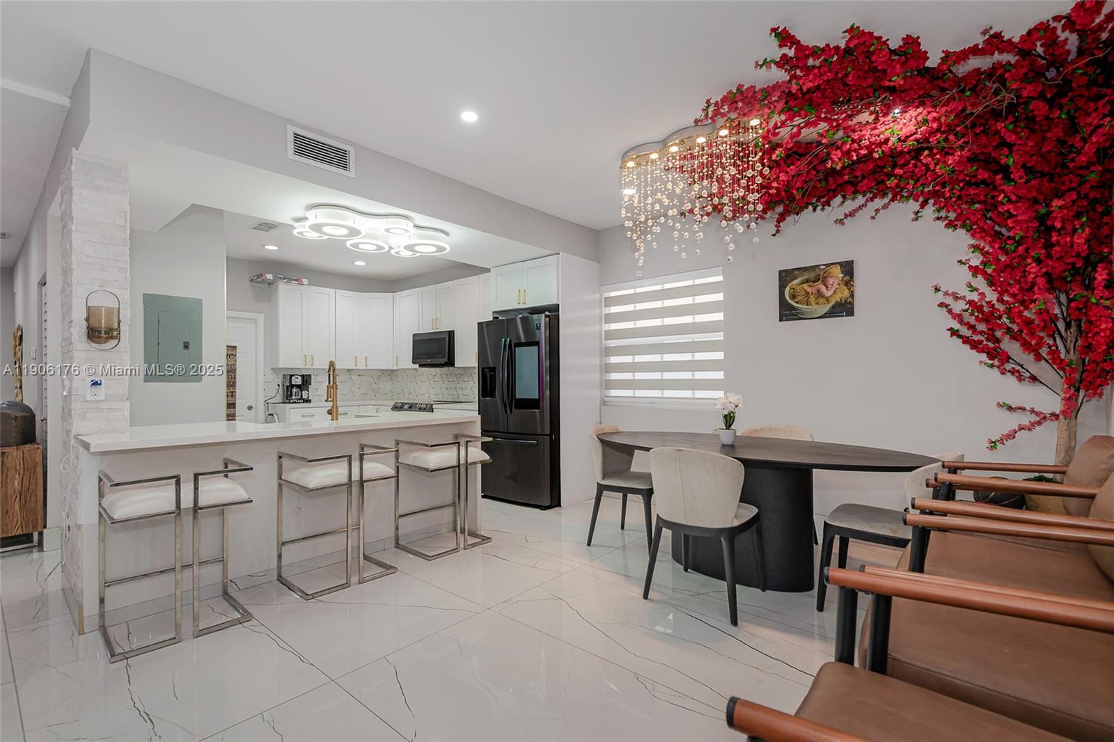 GARDEN CITY - Residential