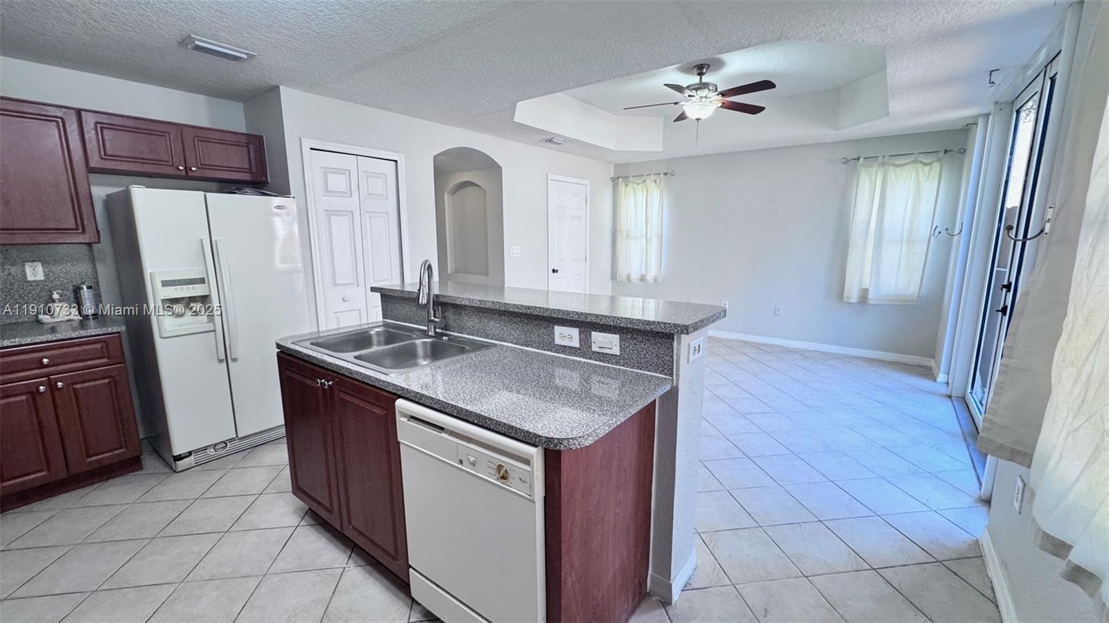 EGRET LAKES ESTATES SEC 2 - Residential Lease