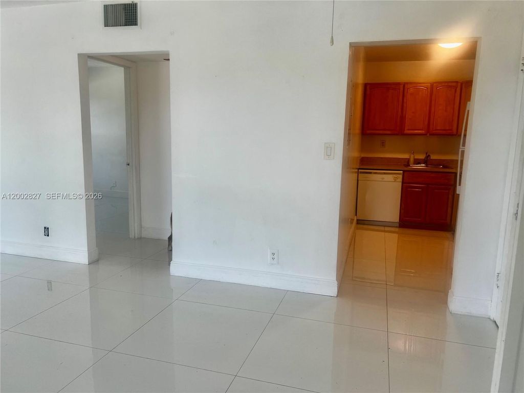Photo of 405 S Pine Island Rd #403D, Plantation, FL 33324 (MLS # A12002827)