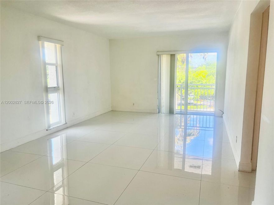 Spacious 1/1 corner unit on 4th floor ,with a beautiful view in the desirable Newport at Plantation Community It Features  updated kitchen and bathroom, ceramic tile flooring, plenty of natural light. the community offers pool, exercise room, elevator and plenty of parking. Conveniently located near to Midtown Plantation, Broward Mall, Sawgrass Mall, sport complex at Central Park, churches, restaurants and major highways.  Easy to show, use ShowingTime. Hoa application on www.newportcondo.net (3-4 weeks approval). Send offer with tenant application, rentspree screening and paystubs.