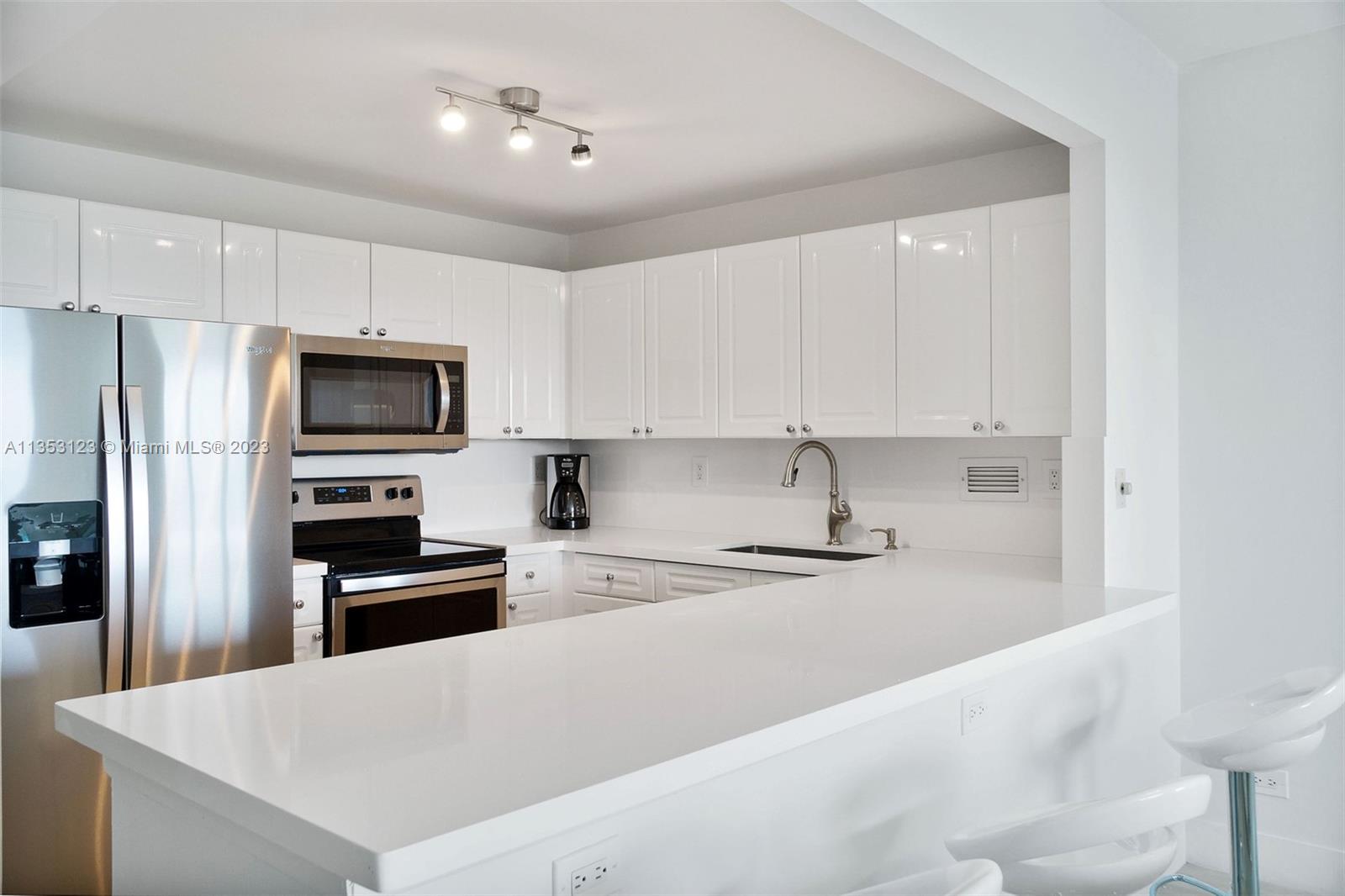 RONEY PALACE CONDO - Residential Lease