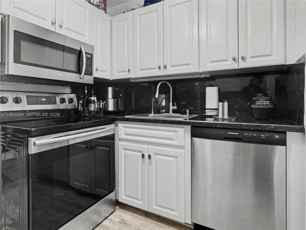 Photo of 2270 NE 68th St #1901, Fort Lauderdale, FL 33308 (MLS # A11993524)