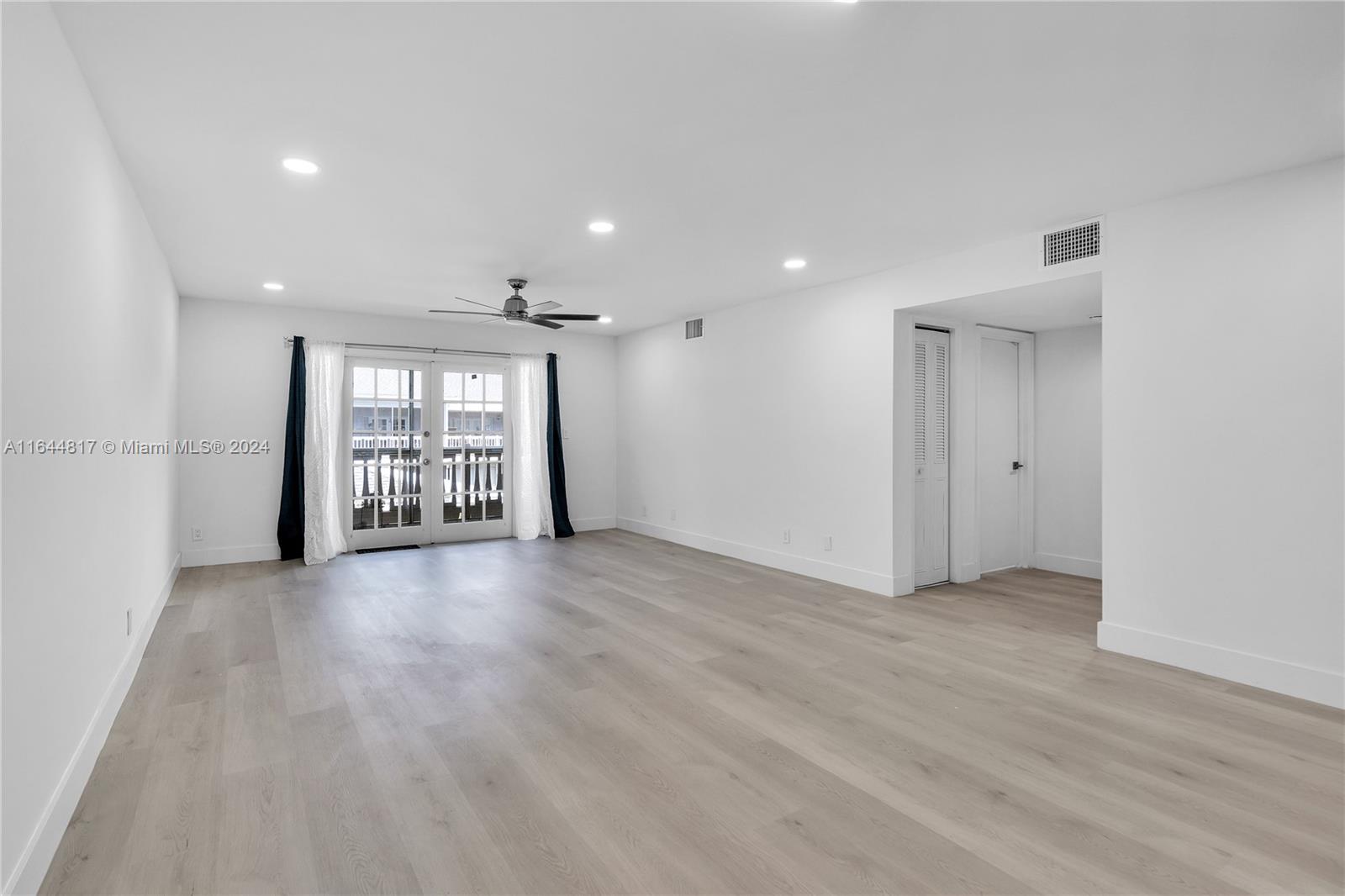 OAK PATHS CONDO - Residential