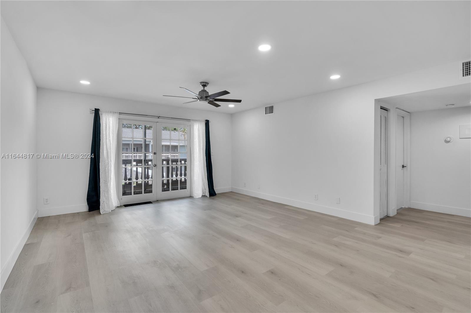 OAK PATHS CONDO - Residential