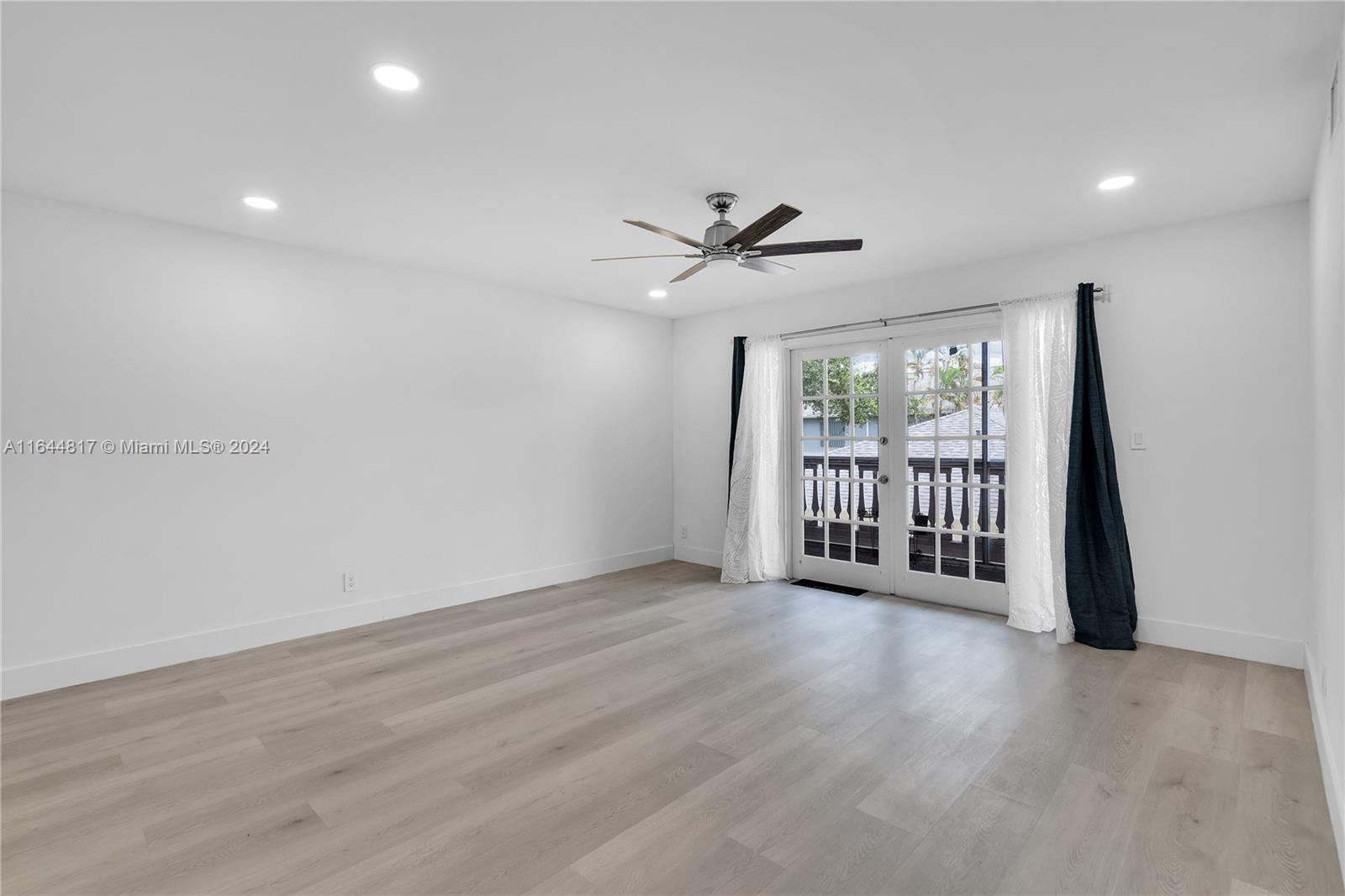OAK PATHS CONDO - Residential