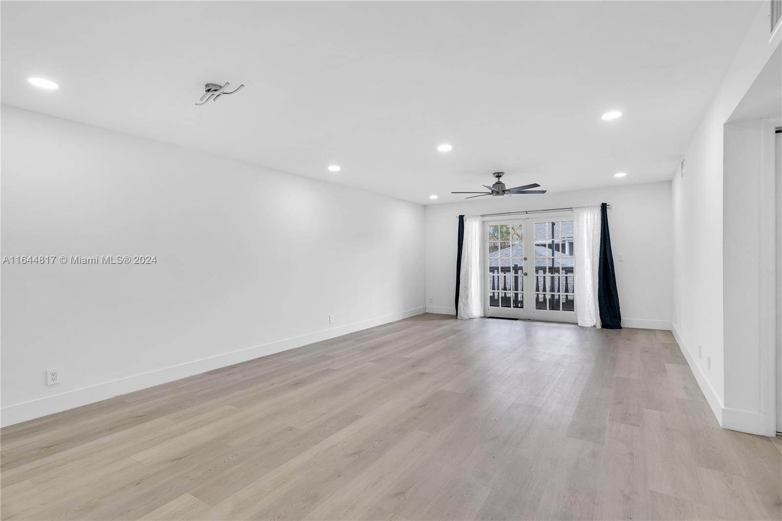 OAK PATHS CONDO - Residential