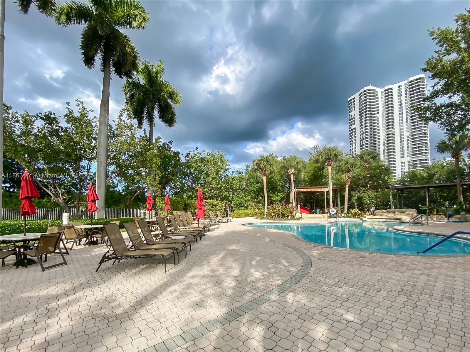 MYSTIC POINTE TOWER 600 C - Residential