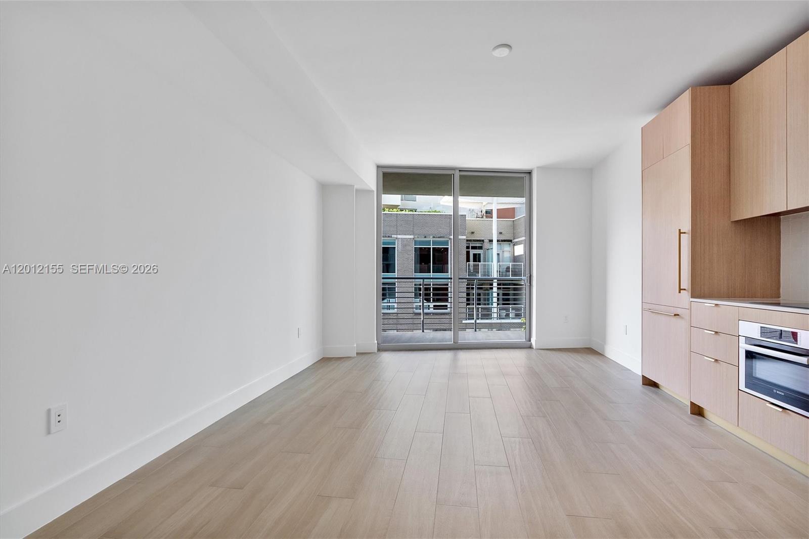90 NE 32 St 413