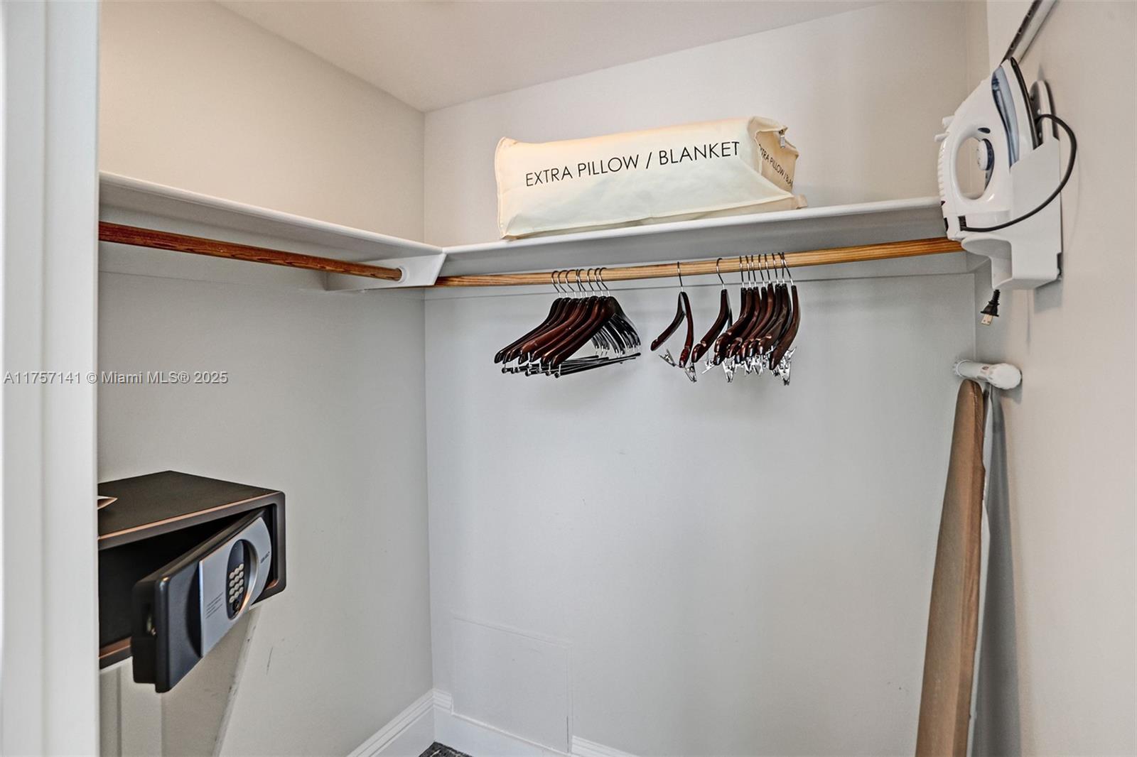 FONTAINEBLEAU II TRESOR - Residential