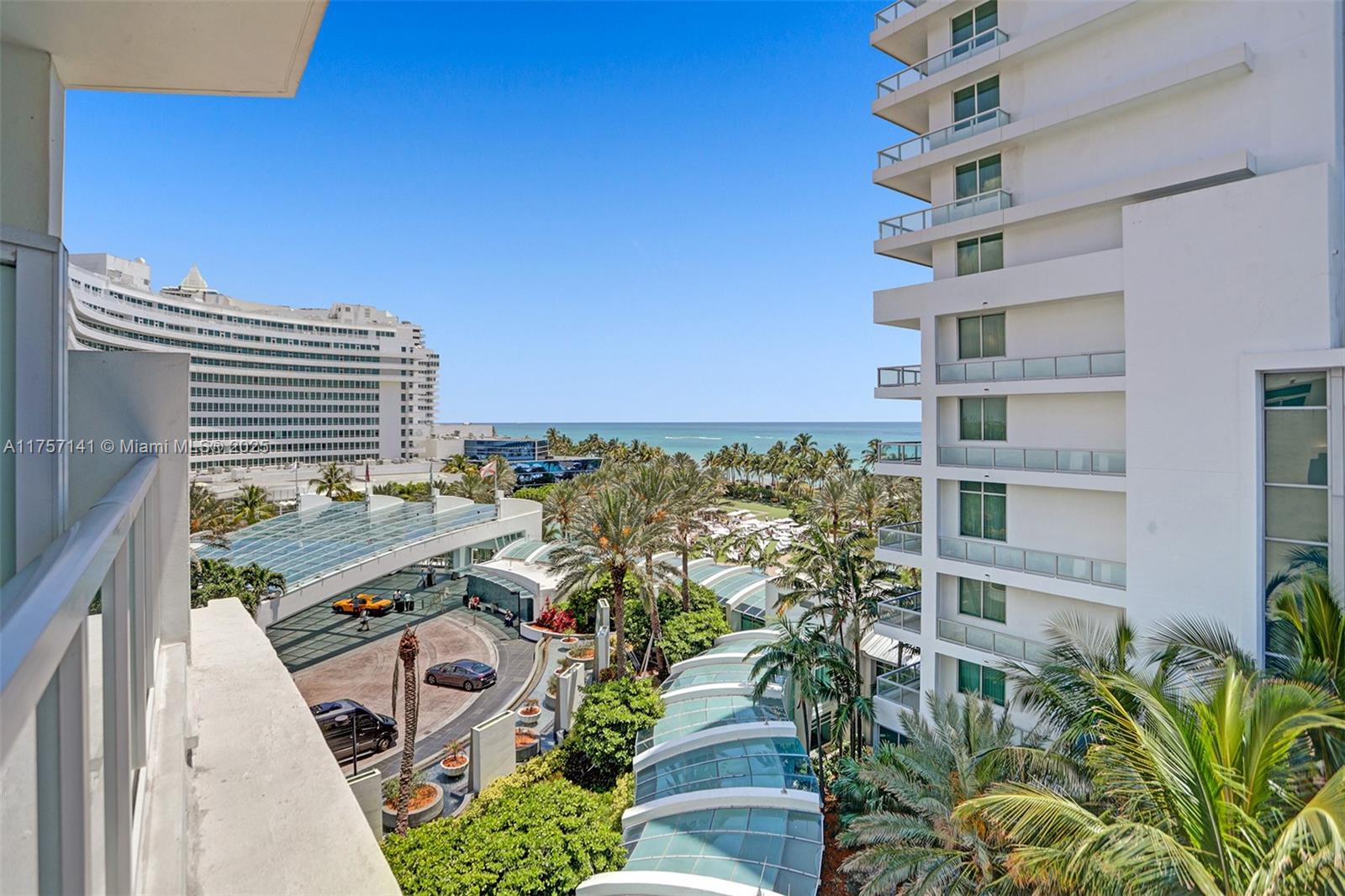 4401 Collins Ave 702/704