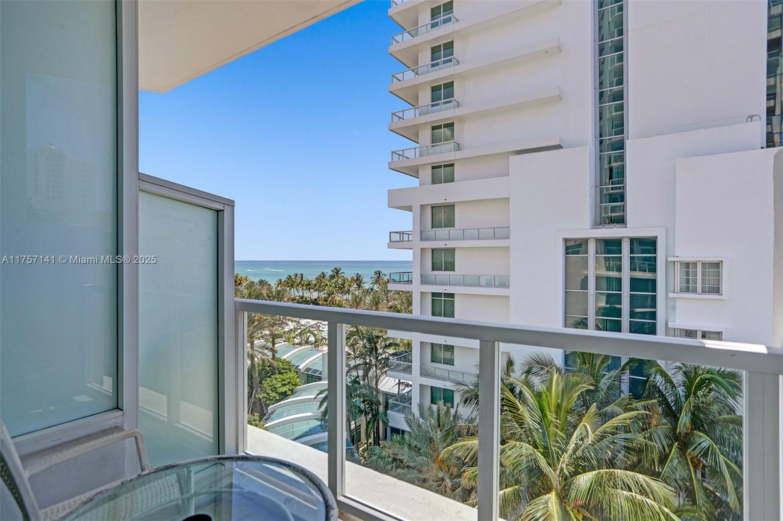 4401 Collins Ave 702/704