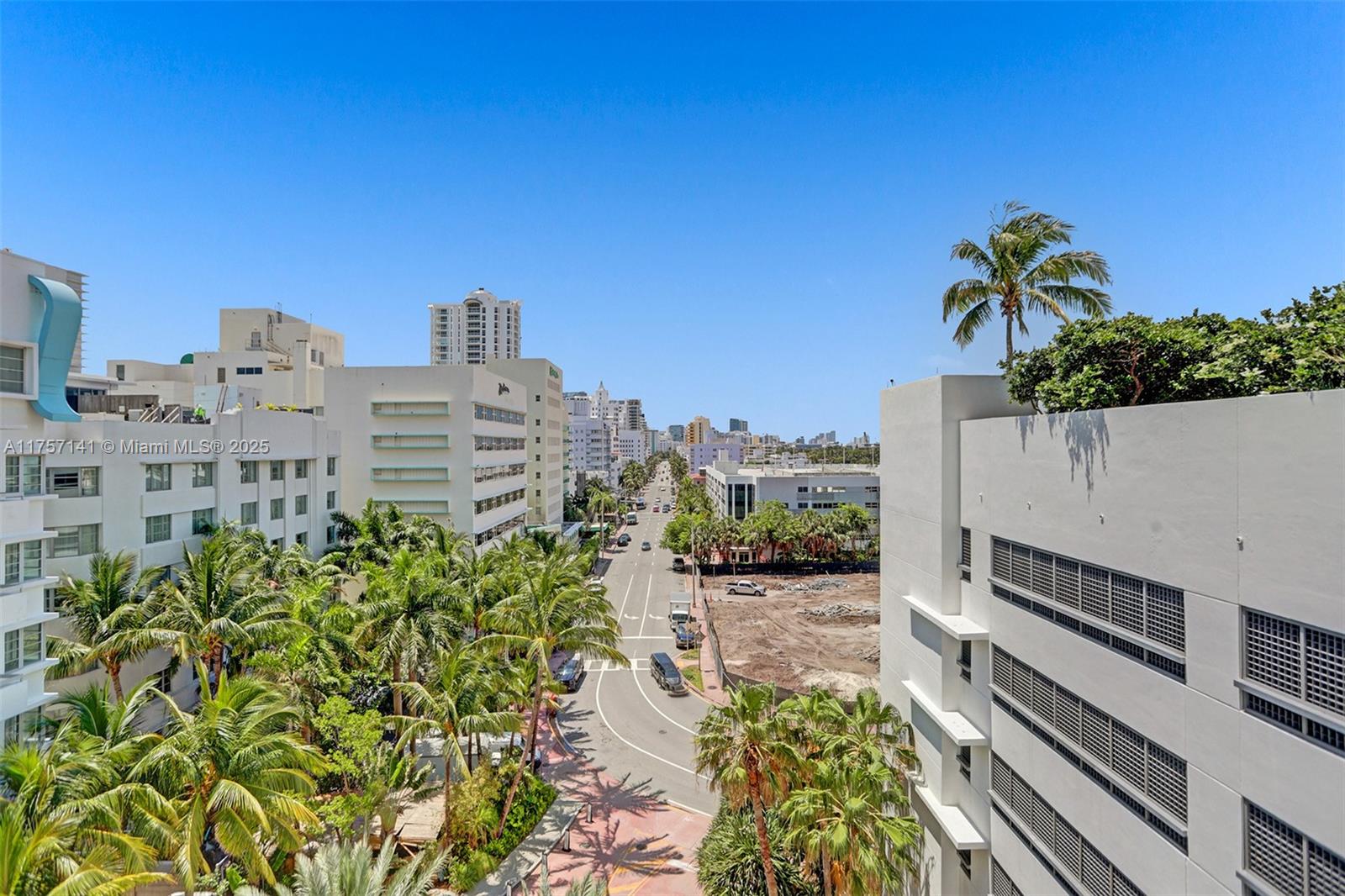 4401 Collins Ave 702/704