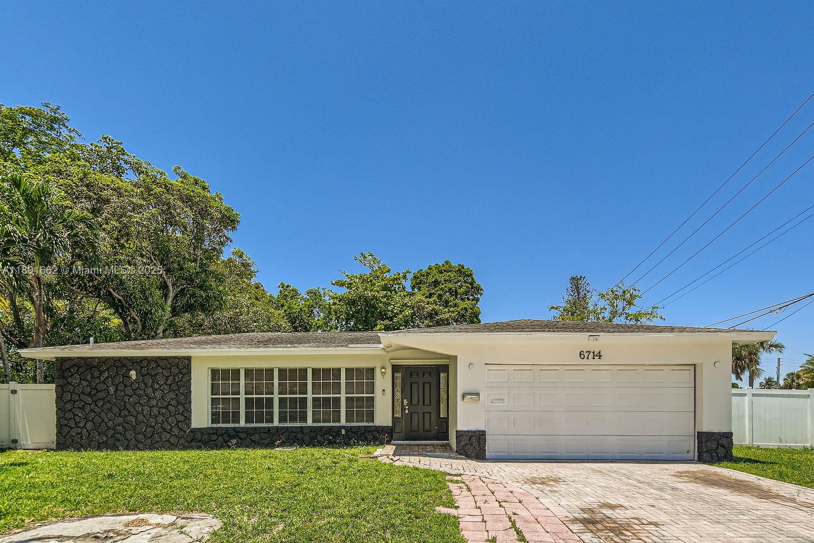 6714 Boulevard Of Champions