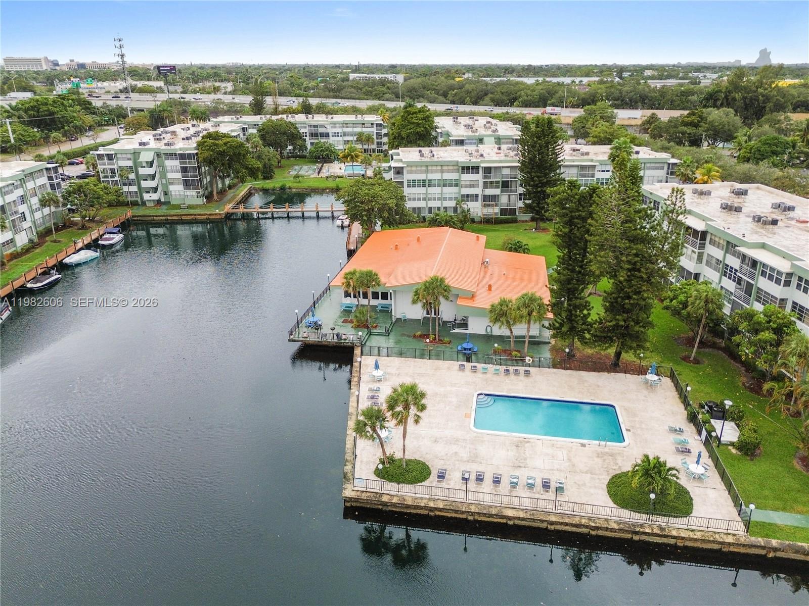 WATERGATE CONDO - Residential