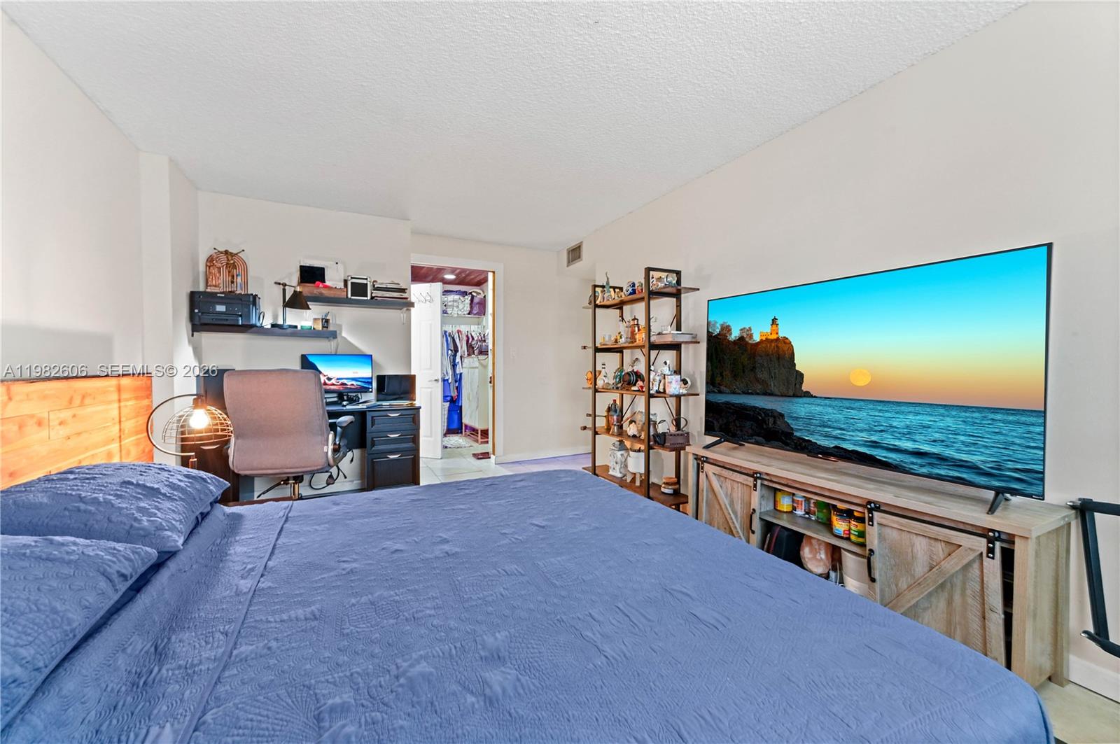 WATERGATE CONDO - Residential