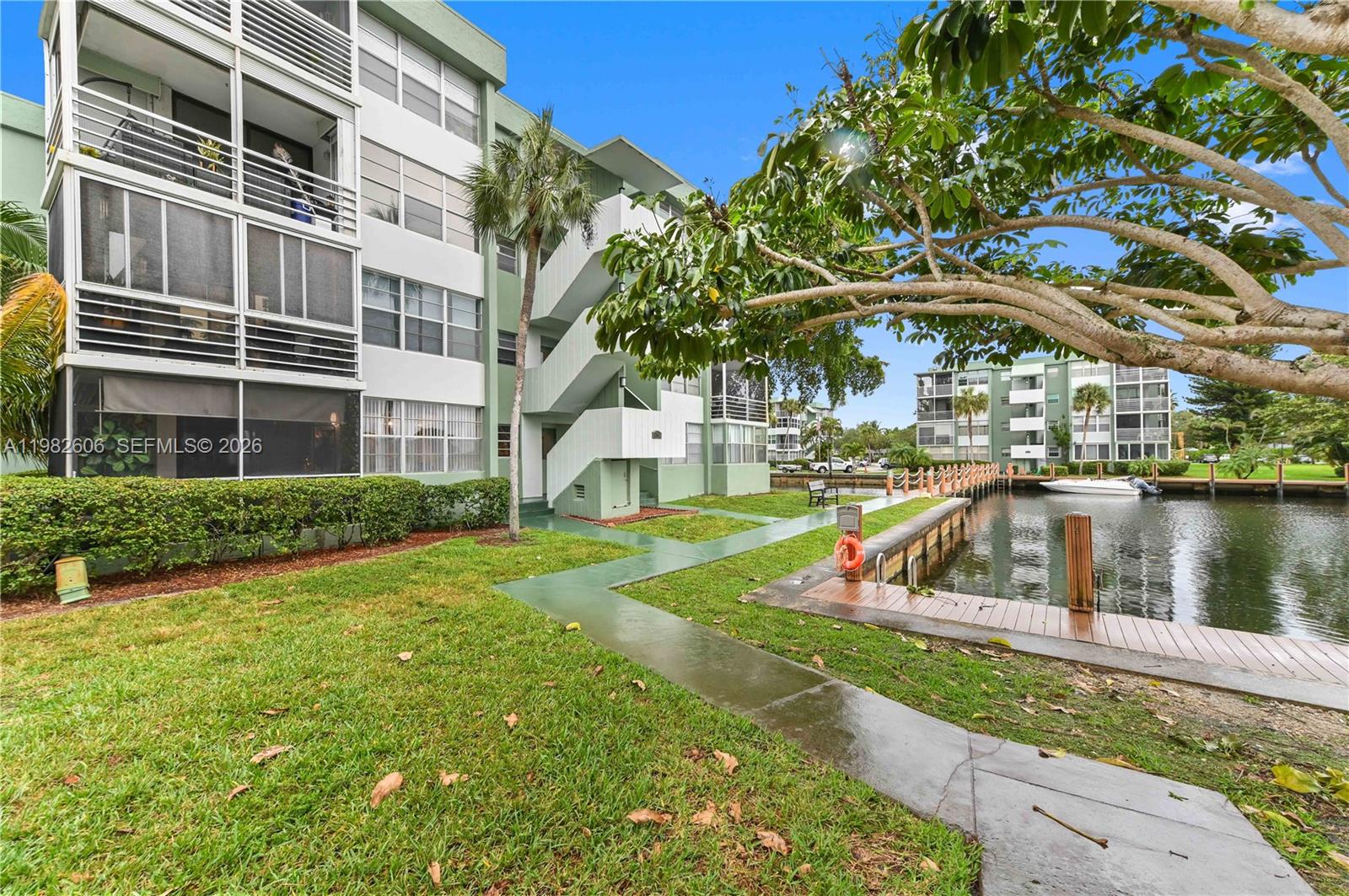 WATERGATE CONDO - Residential