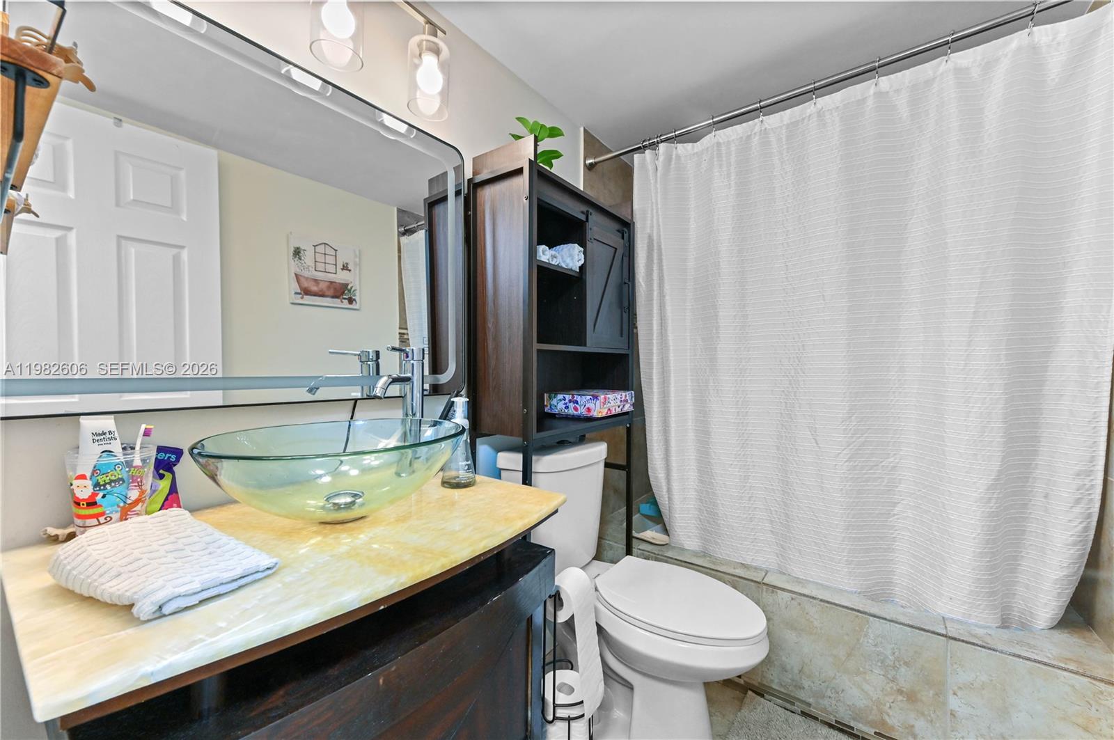 WATERGATE CONDO - Residential