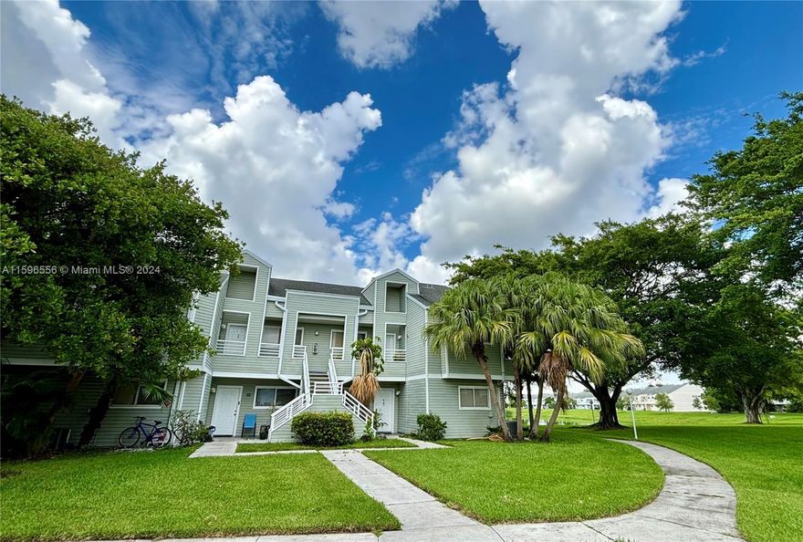 Condo in the Beautiful Gated community of Summer Lake. Overviewing the peaceful lake. Currently rented for $2000 a month on a month to month. Great for investment property or even a starter home.