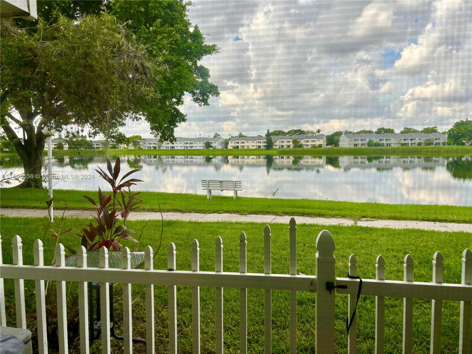 SUMMER LAKE - Residential