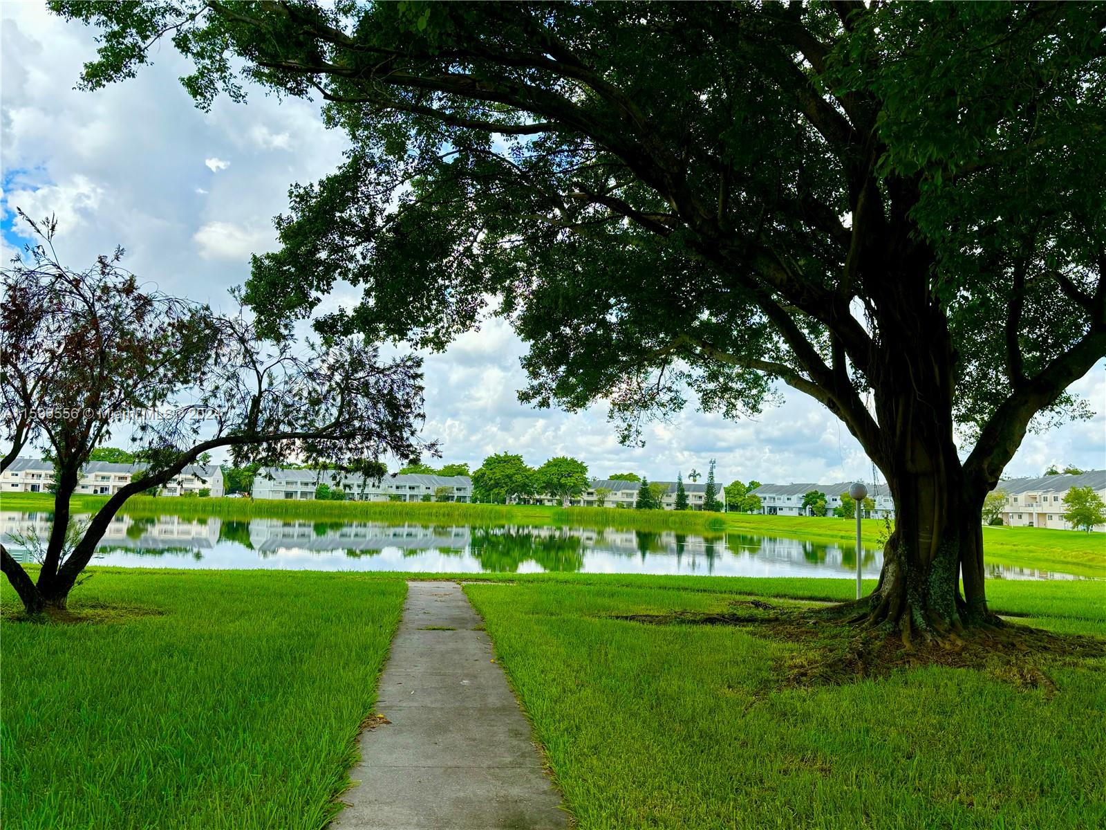 SUMMER LAKE - Residential