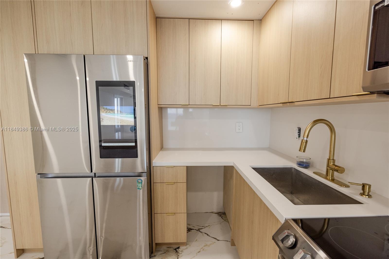 EDGEWATER BEACH TOWERS CO - Residential