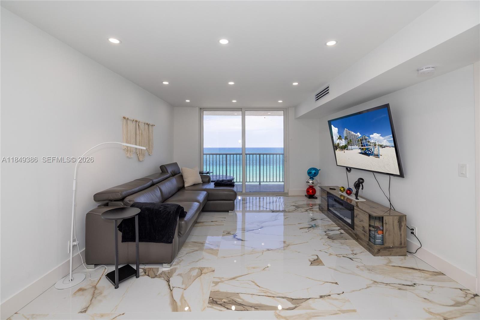 EDGEWATER BEACH TOWERS CO - Residential