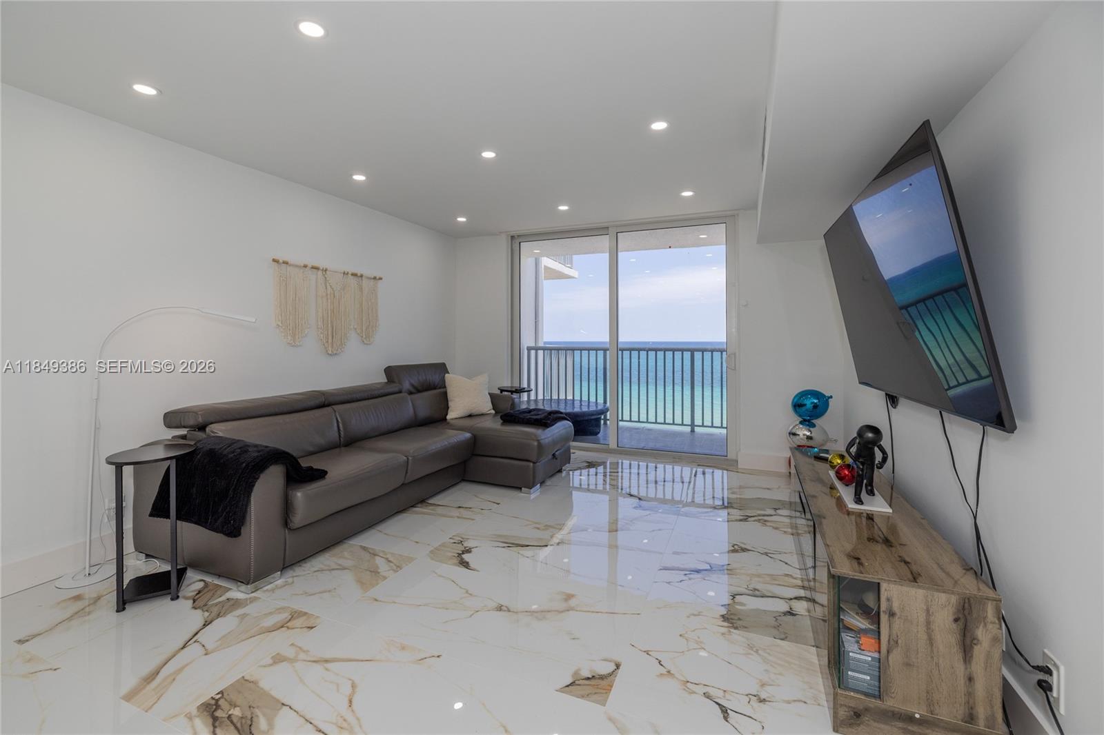 EDGEWATER BEACH TOWERS CO - Residential